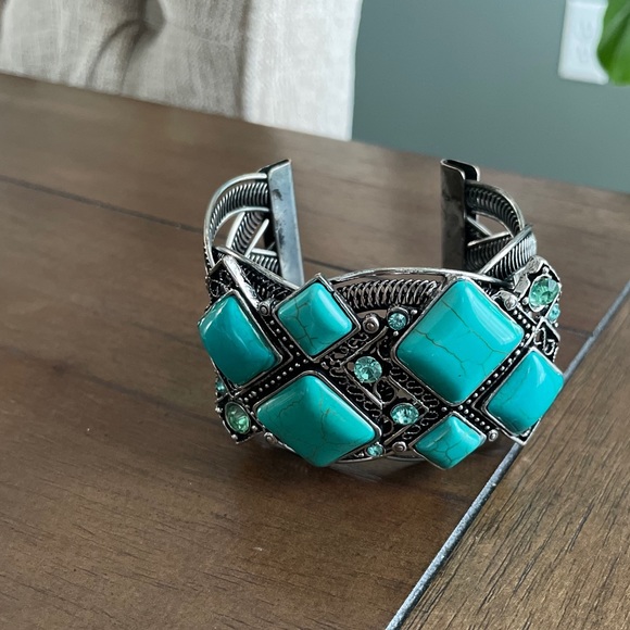 Turquoise Cuff Braclet - Picture 3 of 5